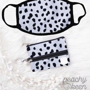 White Leopard Print Face Mask & Coin Pouch Set - Black and White